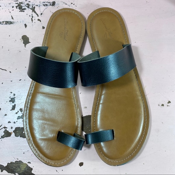 Universal Thread Shoes - Sandals size 9 women black sandals